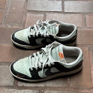 Nike low dunks sneakers size 10